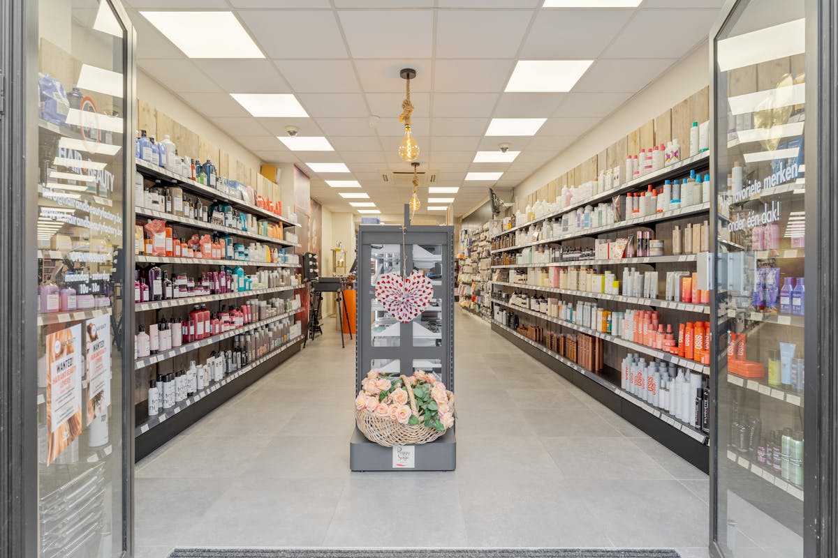 HANDELSPAND (221m2) OP TOPLOCATIE IN SINT-TRUIDEN CENTRUM - foto 2