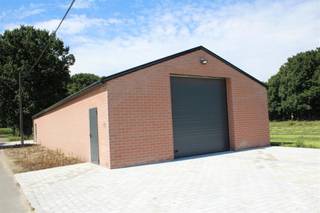 Opslagruimte met een oppervlakte van 133 m², gunstig gelegen in Wortel nabij de Nederlandse grens. De ligging op ca. 9 km van de op- en afrit...