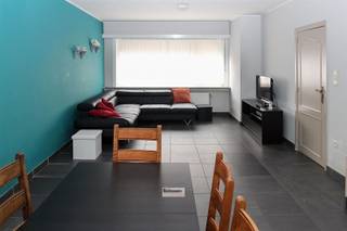 <p><span>Gezinswoning met zij-ingang gelegen in het centrum van Hoevenen. Winkels, scholen en openbaar vervoer op wandelafstand.</span></p><p><span> </span></p><p><span>Deze woning beschikt over 2 à 3 slaapkamers en tuin van 105 m². </span></p><p><span> </span></p><p><span>Momenteel is de woning verhuurd (€ 825/maand).</span></p>