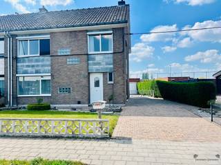 Op zoek naar een ruime woning in Hamme waar je nog je eigen ding mee kan doen? Dan is dit misschien iets voor jou.Deze stevig gebouwde gezinswoning...