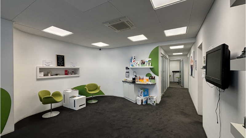 Opbrengsteigendom met handel en 2 appartementen te koop in Brugge - photo 4