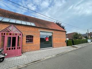 Deel van een woning, zijnde een gelijkvloerse ruimte, te Geel.Deze ruimte bestaat uit:- Ruime woonkamer- Keuken- 1 slaapkamer- Badkamer (lavabo en...