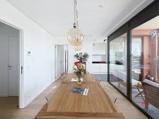<strong>BRUSSEL: In het hart van de wijk Tour &amp; Taxis, dit opmerkelijke, lichte appartement van ±94 m², ongemeubileerd,  op de 11e verdieping met lift van een moderne residentie van hoge kwaliteit, gebouwd in 2022, combineert moderne architectuur, verfijnde afwerking en absolute veiligheid, een echt uitzonderlijk pand. Inkomhal met wc, elegante woonkamer van ± 25 m², terras van ±7 m² op het noorden met een volledig vrij uitzicht, volledig uitgeruste keuken (oven, magnetron, inductiekookplaat, afzuigkap, koelkast, diepvriezer en vaatwasser), een slaapkamer van ± 9 m² met aangrenzende doucheruimte, nachthall met dressing, badkamer met toilet, een slaapkamer van ± 14 m², wasruimte en een kelder. Diversen: driedubbele beglazing, glasvezel, waterontharder, fietsenstalling en een beveiligingssysteem. Mogelijkheid om een parkeerplaats te huren voor 130€/maand, niet verplicht. Kosten: voorzieningen van 180€/maand, inclusief gemeenschappelijke ruimtes, warm water en verwarming. EPC B+ Beschikbaar op 01/05/2026. Afmetingen zijn indicatief</strong><br /><br />
<p><u>Op de 11e verdieping met lift:</u> (11.2)</p>
<ul>
<li>Hal</li>
<li>Toilet</li>
<li>Woonkamer van ±25 m²</li>
<li>Ingerichte keuken (magnetron, inductiekookplaat, oven, afzuigkap, koelkast, diepvriezer en vaatwasser)</li>
<li>Slaapkamer van ±9 m² met doucheruimte</li>
<li>Nachtgang met dressing</li>
<li>Wasruimte</li>
<li>Badkamer met toilet</li>
<li>Slaapkamer van ±14 m²</li>
</ul>
<p>Kelder n°19</p>
