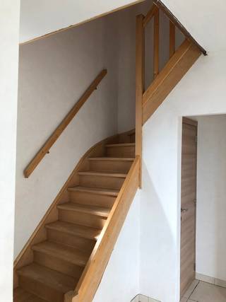 Situated in a child-friendly and quiet neighbourhood, within walking distance of public transport (towards Brussels and Aalst) and the train...
