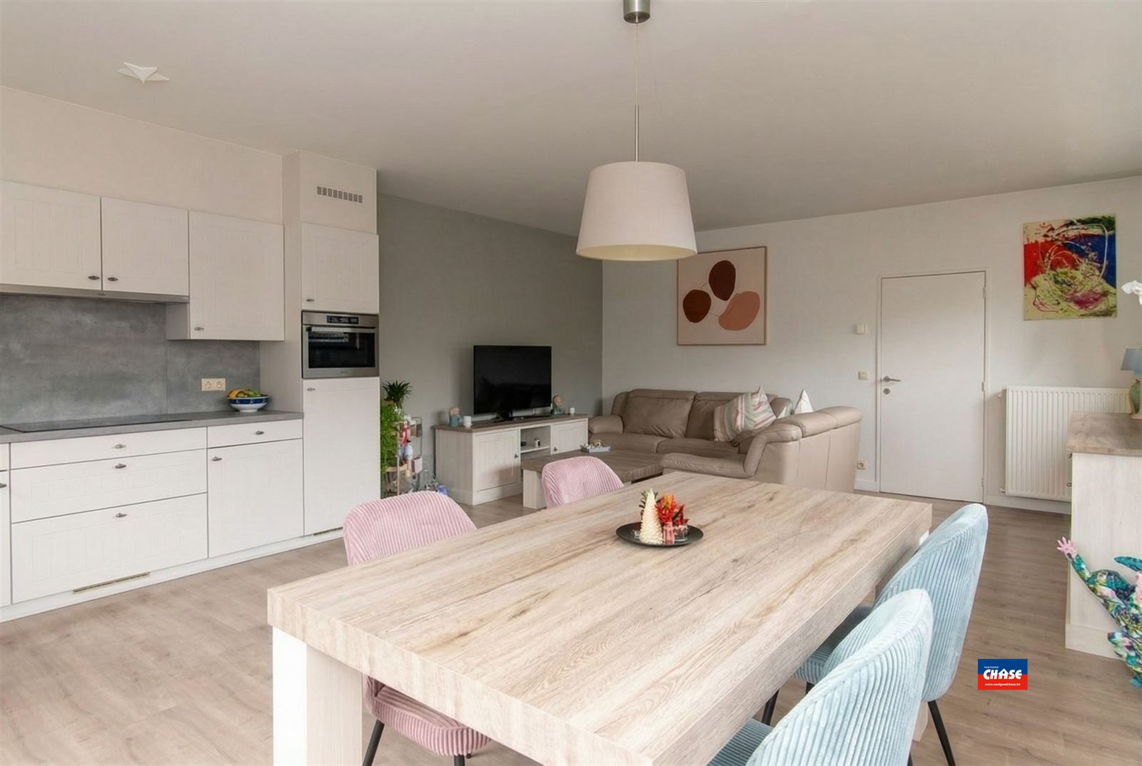 Halfopen gezinswoning met 3 slaapkamers, grote tuin én garage - foto 4