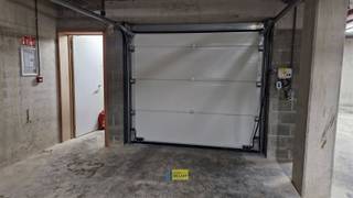 <p><span>INPANDIGE AUTOSTAANPLAATS IN CENTRUM ANTWERPEN</span></p><p><span> </span></p><p><span>Ruime plaatsen, met autolift op verdiep -1 (6,12m x 2,59m). Geen laadpaal mogelijk. </span></p><p><span> </span></p>