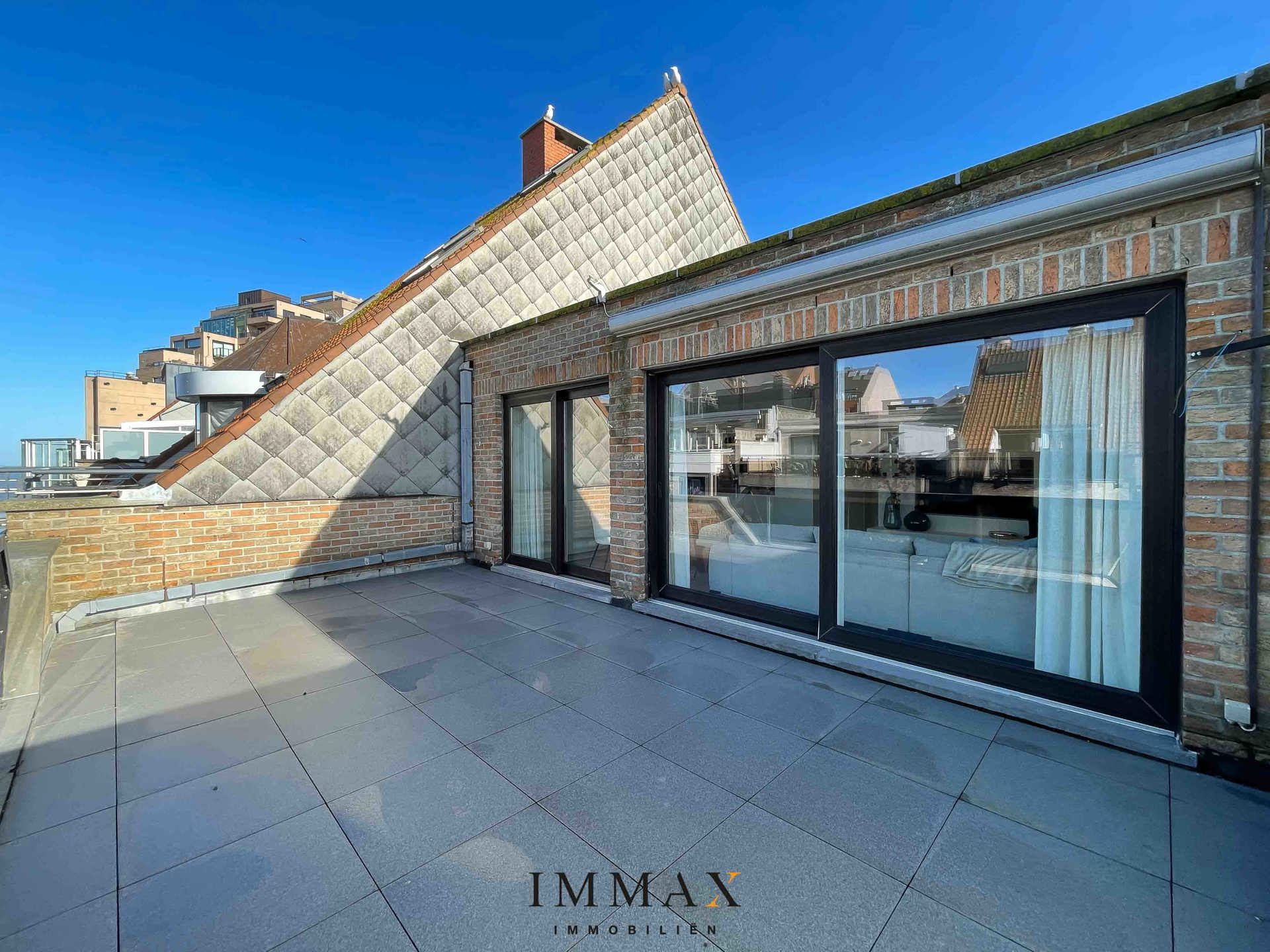 Gerenoveerde penthouse met zeezicht & autostaanplaats - foto 4