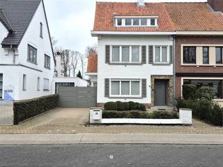 SINT-NIKLAAS - Ben je op zoek naar een instapklare, ruime woning met een mooie tuin en terras, gelegen op een rustige maar bijzonder centrale...