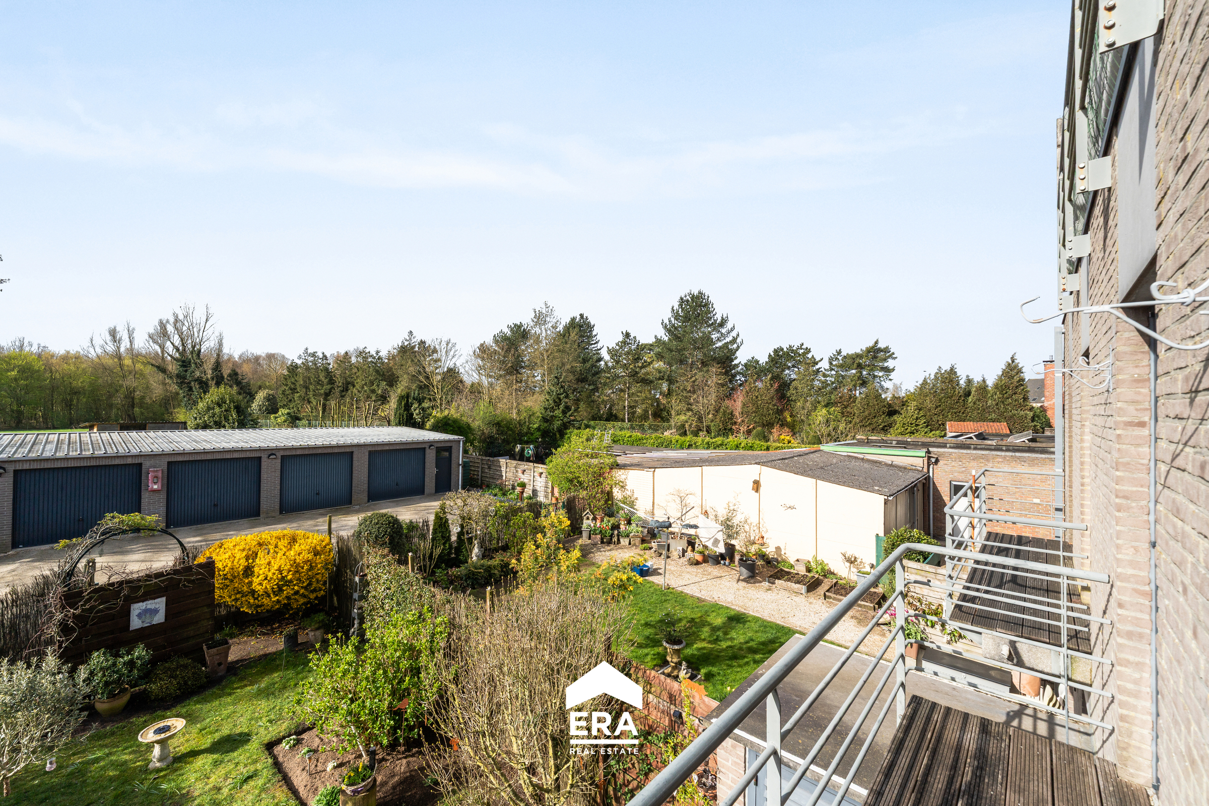 garage in kleinschalig garagecomplex nabij centrum Eeklo. - foto 3