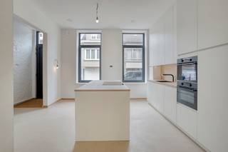 A beautifully renovated townhouse located at Hertshage 91, meticulously renovated to the highest standards with an eye for detail. Upon entering...