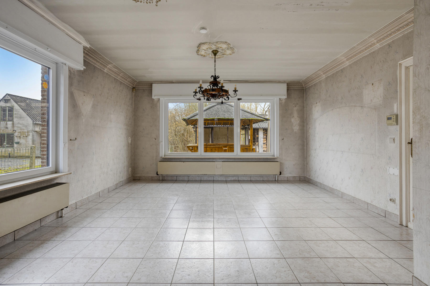 Te renoveren bungalow, 3 slaapkamers en garage op toplocatie - foto 4