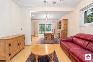 Te koop: halfopen woning in Wemmel, op een centrale locatie nabij winkels, scholen en openbaar vervoer.Deze woning uit 1959 biedt een solide basis en...