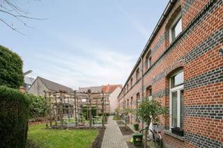 Sympathieke woning in een oase van rust middenin centrum Deze woning is gelegen op het verkeersvrij woonerf "Hof van Gorus".Middenin het centrum en...