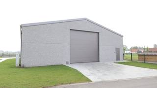 Recente nieuwbouwloods gelegen te Beveren met een oppervlakte van 320 m². De loods is voorzien van een automatische sectionale poort.Er is een...