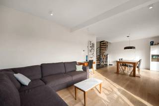 ***Open House on 31/10 &amp; 01/11 – Register at www.polares.eu***<br /><br />Discover this move-in ready family home built in 2013, situated on a 328 m² plot in a quiet, child-friendly cul-de-sac near the Bertembos forest. With easy access to Leuven, nearby shops, schools, public transport, and the E40 and E314 highways, this location offers a truly pleasant living environment.<br /><br />On the ground floor, you enter through the hallway with a guest toilet. The fully equipped open kitchen provides all modern comforts and is connected to a practical utility room with hookups for a washing machine and dryer. The kitchen flows seamlessly into the bright living and dining area, where large windows fill the space with natural light. From the living room, you have direct access to the terrace and the south-facing garden—perfect for enjoying sunny days in peace.<br /><br />The first floor features three spacious bedrooms, a landing with built-in closets, and a large bathroom equipped with a walk-in shower, double sinks, and a toilet.<br /><br />The finished attic offers plenty of extra possibilities. This space can easily be converted into an additional bedroom, office, or hobby room. Plus, you’ll enjoy a beautiful panoramic view over Bertem.<br /><br />Energy-wise, the home is well-equipped with natural gas heating and solar panels.<br /><br />Finally, there is a large driveway with a carport that accommodates two cars.<br /><br />Interested in this property? Be sure to schedule your visit via www.polares.eu.