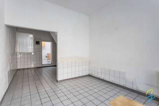 Centrally located terraced house with 2 bedrooms, perfect for first-time buyers or as an investment.On the ground floor, there is a living area...