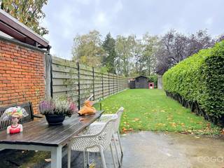 Karaktervolle woning gelegen in het centrum van Brecht, bij winkels, scholen en openbaar vervoer.Ingedeeld als volgt:Gelijkvloers: Je komt binnen in...