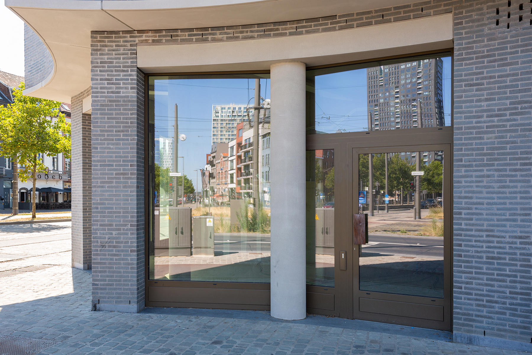 Commercial for sale in Antwerp - photo 1