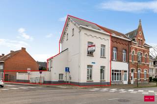 Ben je op zoek naar een totaal en met hoogwaardige materialen gerenoveerde woning met 4 slaapkamers, tuin, grote garage en aparte oprit...