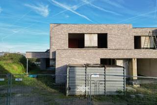 Deze nieuwbouw woning met 3 slaapkamers en een bewoonbare oppervlakte van 187 m² is gelegen op een perceel van 336 m² langs de Torrestraat...