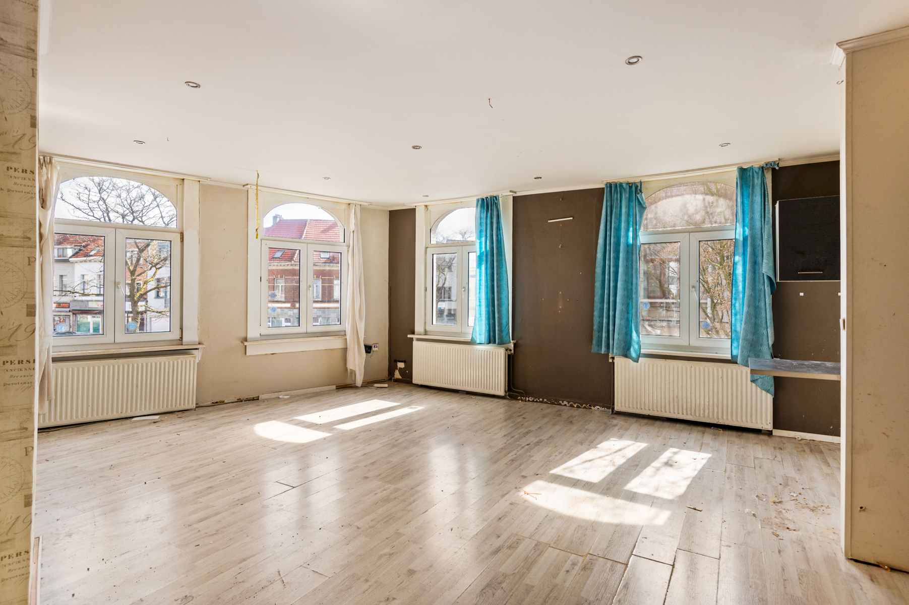 Te renoveren handelspand in hartje Merksem - foto 5