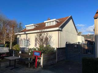 IN OPTIE: Te renoveren woning op toplocatieBent u op zoek naar een woning die u naar uw hand kunt zetten aan de rand van de Kalmthoutse Heide? Dan is...