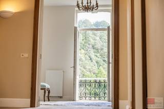 Prachtig, geheel gemoderniseerd kasteel uit 1872 met conciërgewoning op ruim perceel met een privé toegangsweg. Een woonobject van niveau en met...