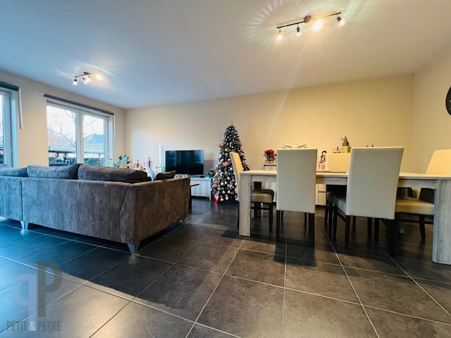 Ruim 2-slaapkamerappartement met terras en kelder - foto 3