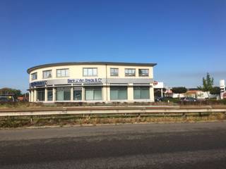 Mooi gelegen kantoorruimte van 290m² met veel lichtinval en dakterras op de hoek van de Prins Boudewijnlaan / Groeningenlei op zichtlocatie...