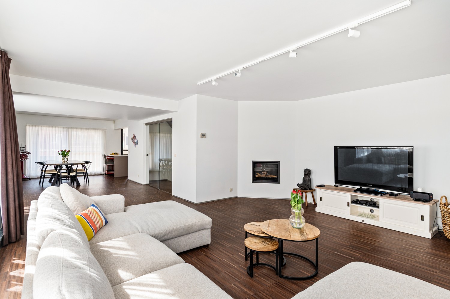 Halfopen huis met 4 slaapkamers, tuin en garage - foto 4
