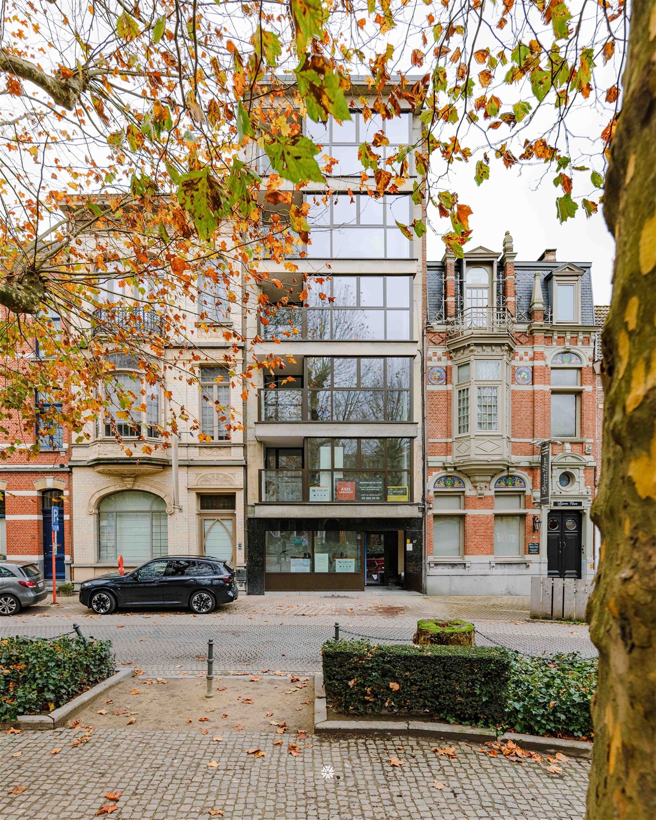 Knap gerenoveerd appartement op het Regentieplein in Sint-Niklaas - foto 1