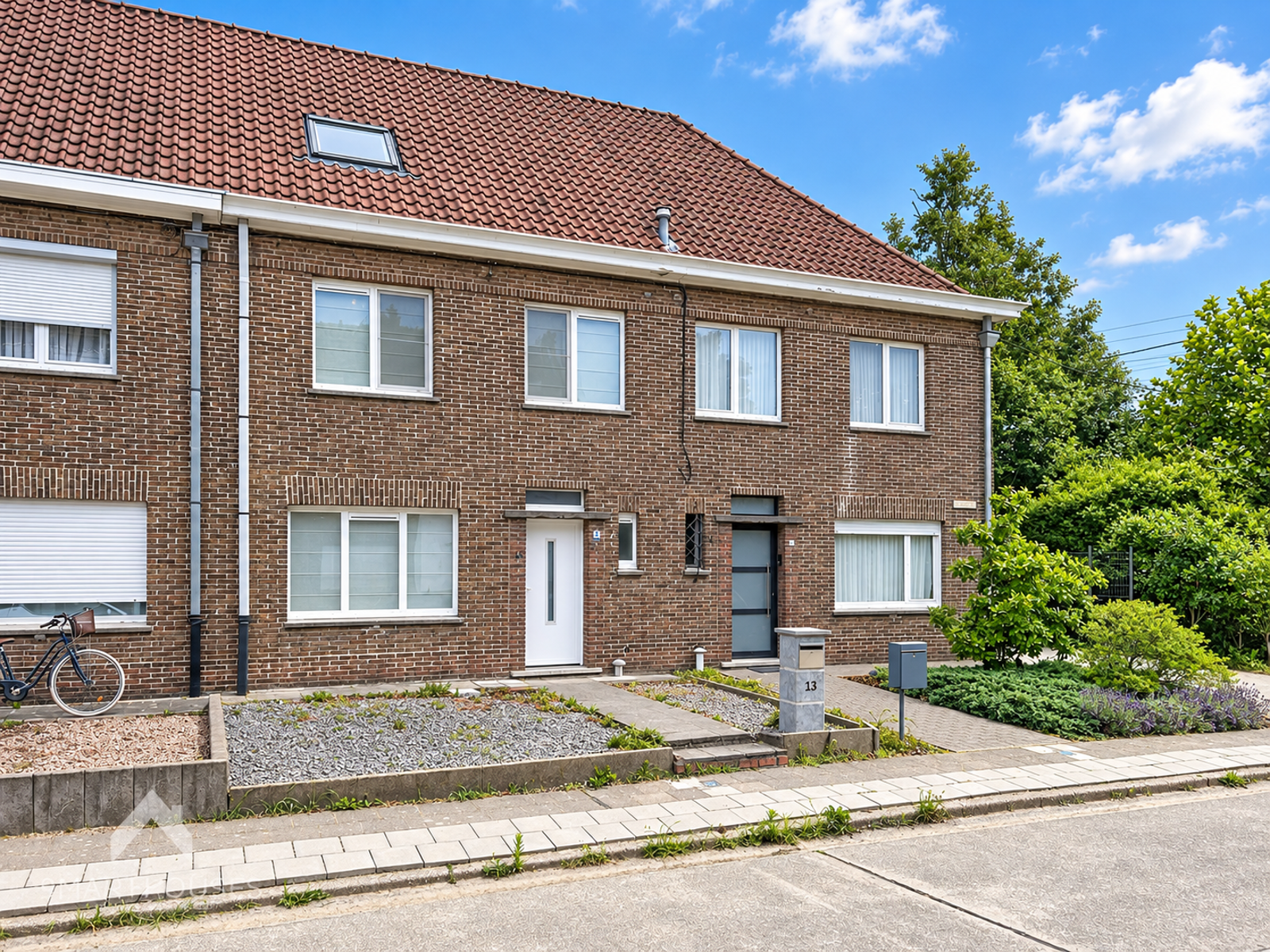 Woning met 4 slaapkamers en tuin met uitweg - foto 2
