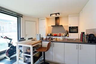 Dit prachtige appartement ligt op een ideale locatie, op wandelafstand van het centrum van Buggenhout en vlakbij diverse winkels.Het appartement...