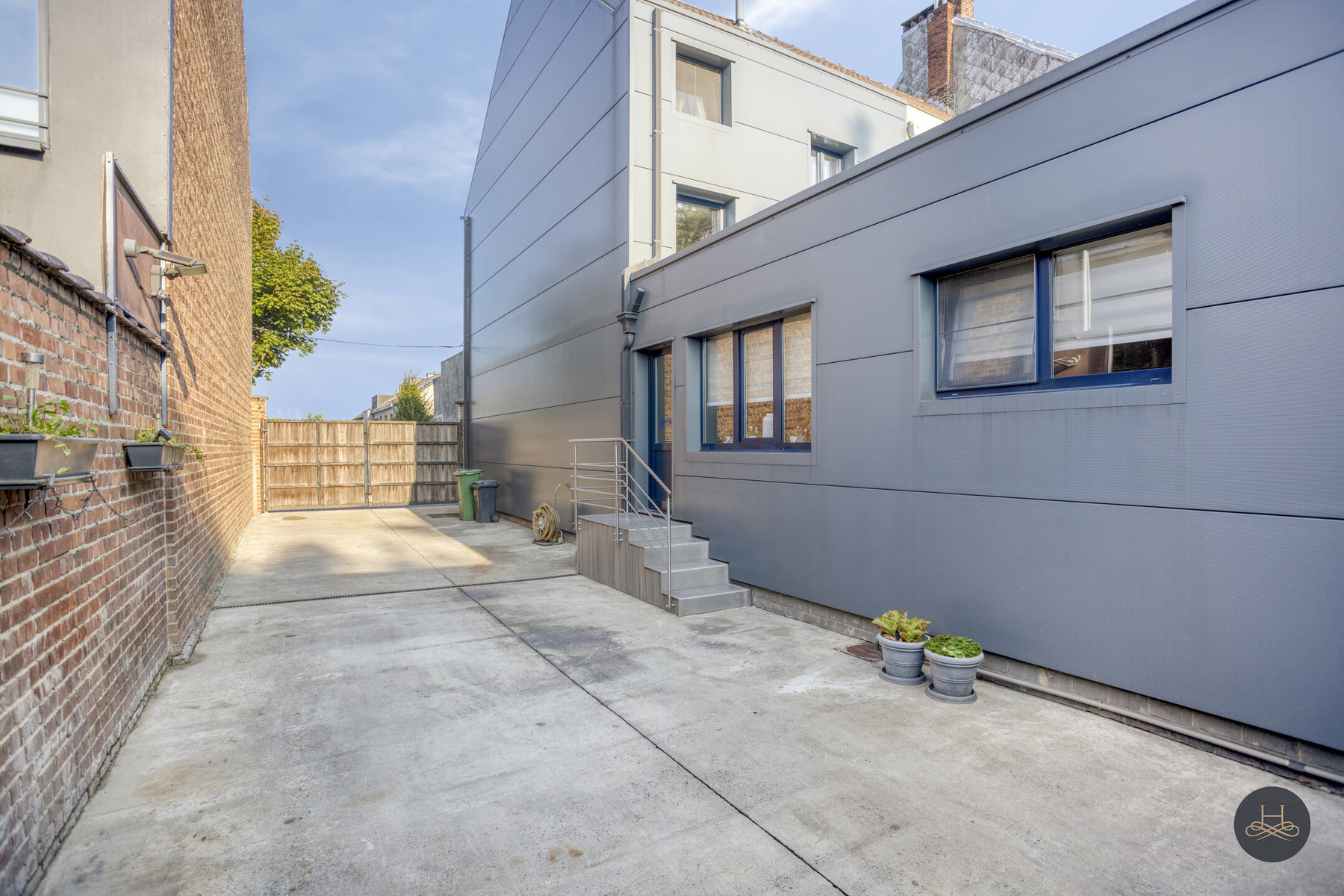 Instapklare ruime woning met tuin, oprit en royale garage - foto 4