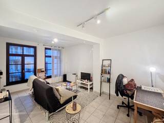 BRUXELLES, en face du Manneken Pis, de la Grand Place et de toutes commodités, appartement NON-MEUBLE de ±62m² au 2ème étage d’un immeuble...