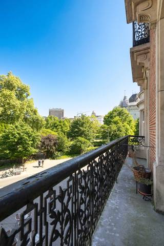 SAINT-GILLES, in this street where the true spirit of Saint-Gilles comes to life, surrounded by characterful façades and tree-lined...