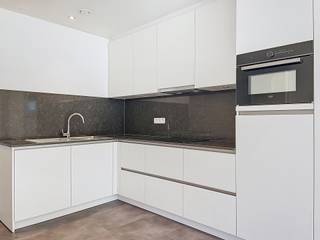 Lange Koepoortstraat 20/201: Volledig gerenoveerd 1 slaapkamer appartement met indeling als volgt: Lichtrijke leefruimte, met open moderne...