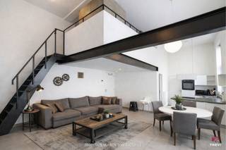 Tussen metrohalte Graaf van Vlaanderen en de Leopold II-laan ontdekt u een zeldzaam pand dat charme, comfort en een hedendaagse renovatie...