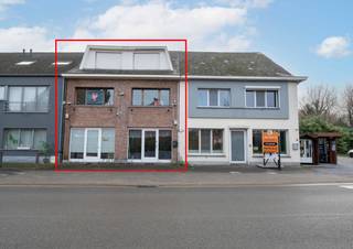 Woning vergund als handelswoning te koop inTremelo!Deze woning vergund als handelsruimte met een totale vloeroppervlakte van 232 m² fungeert...