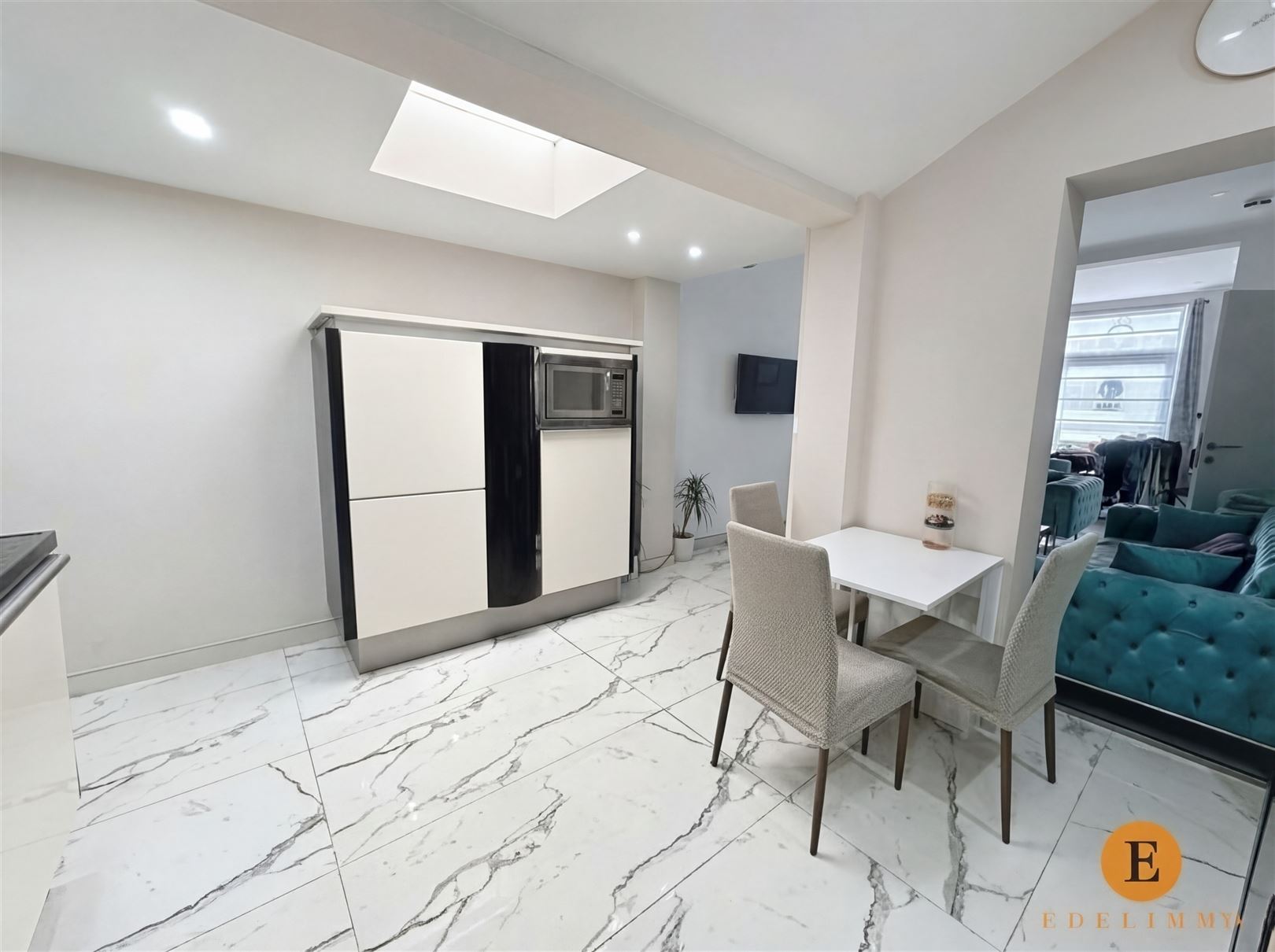 Instapklare gezinswoning met 3 slaapkamers, diepe tuin en oprit. - foto 5