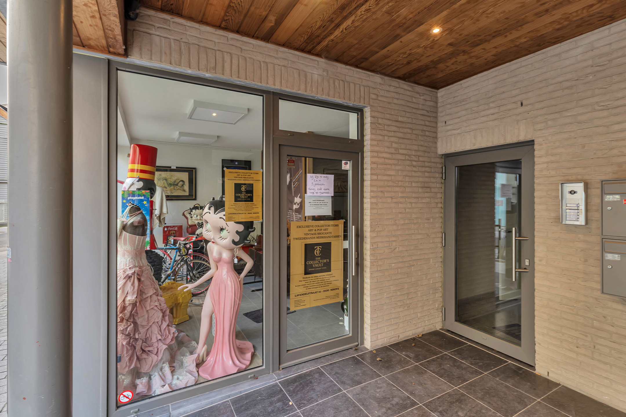 Commercieel gelijkvloers te centrum Ninove - foto 2