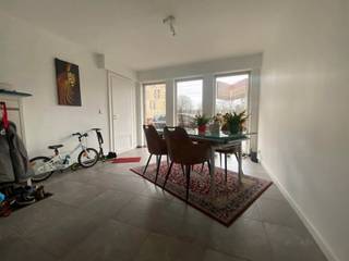 Gelijkvloers 2-slaapkamer appartement met terras te Mol. Dit centraal gelegen gelijkvloers appartement biedt comfortabel wonen op wandelafstand...