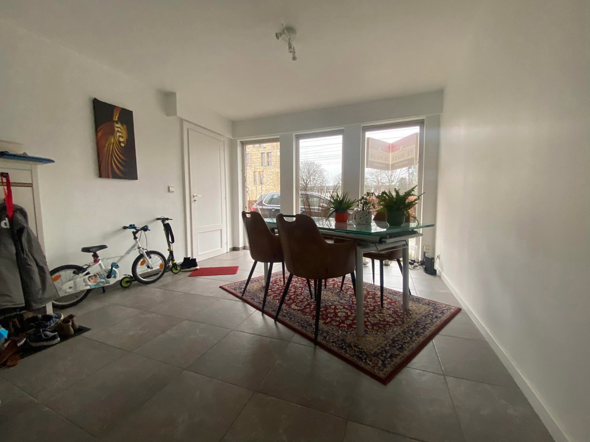 Gelijkvloers 2-slaapkamer appartement met terras te Mol. - foto 2