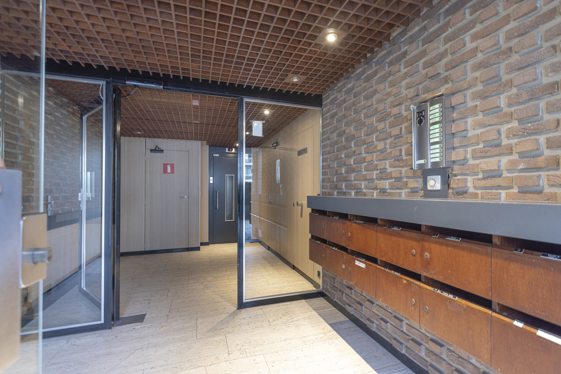 Mooi en ruim vernieuwd appartement met 2 slaapkamers - foto 5