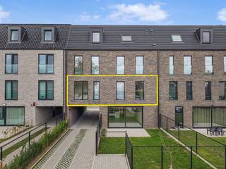 <ul>
	<li>Project in afwerkingsfase - bezoek ter plaatse mogelijk</li>
	<li>10 appartementen </li>
	<li>1,2 of 3 slaapkamers</li>
	<li>Moderne architectuur </li>
	<li>Rustige, groene omgeving</li>
	<li>Ruime parkeermogelijkheden</li>
	<li>Energiezuinig</li>
</ul>
OMGEVING<br />Dit project biedt 10 prachtige appartementen met modern comfort en een uitstekende locatie centraal tussen Coppietersbos en station, gemakkelijk bereikbaar via invalswegen E403/E40. Geniet van rustige, groene omgevingen op steenworp afstand van het historisch stadscentrum van Brugge. Ruime parkeermogelijkheden voor bewoners en bezoekers. Nabij winkels, restaurants, scholen en recreatieve voorzieningen voor een gemakkelijk en aangenaam dagelijks leven.<br /><br />INDELING<br />Elk appartement wordt zorgvuldig ontworpen met hoogwaardige materialen en moderne voorzieningen. De indeling omvat een inkom met apart gastentoilet, bergruimte en een lichtrijke leef- en zitruimte. Met 1, 2 of 3 slaapkamers, een volledig uitgeruste badkamer en een zonnig terras biedt elk appartement comfort op maat. De appartementen op de benedenverdieping beschikken over een gezellige tuin. Met 10 beschikbare appartementen van 78m² tot 125m² is er voor elk wat wils. Ruimte, licht en functionaliteit staan centraal in elk ontwerp.<br /><br />E-PEIL 30<br />Elk appartement wordt kwalitatief en energiezuinig afgewerkt met de nodige zonnepanelen, vloerverwarming en een lucht-water warmtepomp om te voldoen het E-peil 30.