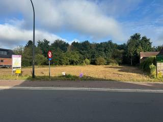 Ruim perceel bouwgrond van 918 m² in een aangename woonomgeving te Geel. Deze grond is bijzonder geschikt voor de bouw van een vrijstaande woning...