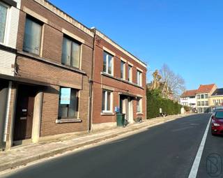 Woning met 2 SLK en TUIN (momenteel verhuurd), op wandelafstand van winkels, scholen en openbaar vervoer. INDELING: Gelijkvloers:...