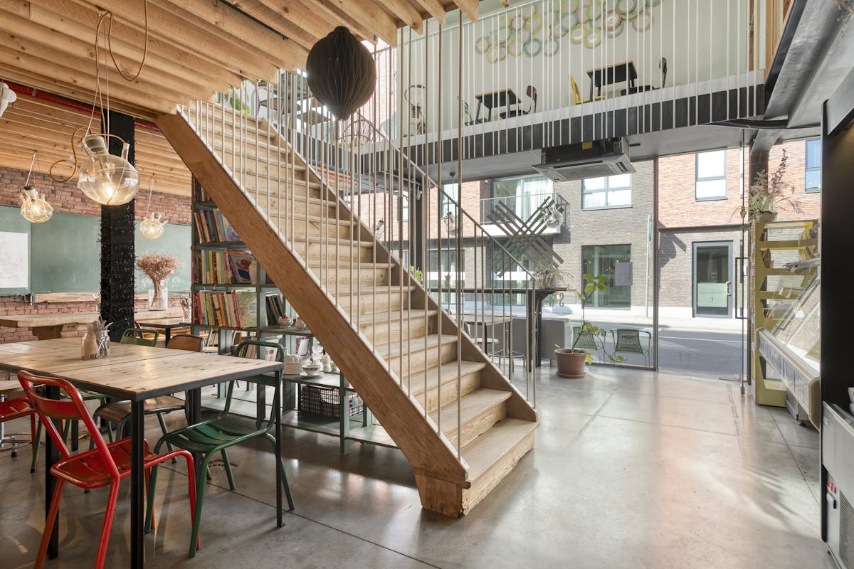 Versatile commercial property (approx. 329 m²) for rent in Roeselare - photo 4