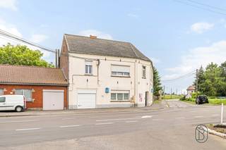 Situé à Froidmont, proche de toutes commodités, cet immeuble de rendement composé de 4 lots, offrant une excellente rentabilité et idéal pour...