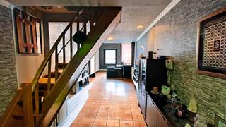 <p><span> </span></p><p><span>Op zoek naar een ruime woning die u volledig naar eigen smaak kunt afwerken? Dan is deze woning in het begin van de Buizemontstraat, vlak bij het bruisende kerkplein, zeker een bezoekje waard!</span></p><p><span>De verkoopprijs is een vanaf prijs. </span></p><p><span>Wat maakt deze woning uniek?</span></p><p><span>4 ruime slaapkamers en een ingerichte zolder (mezzanine)</span></p><p><span>1 volledig uitgeruste badkamer + 1 extra sanitaire cel met douche, toilet en lavabomeubel </span></p><p><span>Terras op het eerste verdiep Geniet van het buitenleven, ondanks het ontbreken van een tuin</span></p><p><span>Uitzonderlijk grote leefruimtes Ideaal om naar eigen wens in te richten</span></p><p><span>Stevige renovatie basis:  PVC-ramen met dubbel glas, gedeeltelijk geïsoleerd, HR-ketel</span></p><p><span>Extra's: Veel parkeergelegenheid in de omgeving, droge kelder en ruime opbergmogelijkheden.  </span></p><p><span>elektriciteit niet conform</span></p><p><span>Deze woning biedt een mooie opportuniteit voor wie op zoek is naar ruimte en karakter in het hart van Geraardsbergen.</span></p><p><span>Vanafprijs Mis deze kans niet!</span></p><p><span>Contacteer ons vandaag nog voor een bezoek.Gelieve op de advertentie te reageren. Wij contacteren u</span></p><p><span> </span></p>